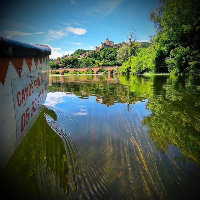 Faire du canoe sur la rivière dordogne à Castelnaud